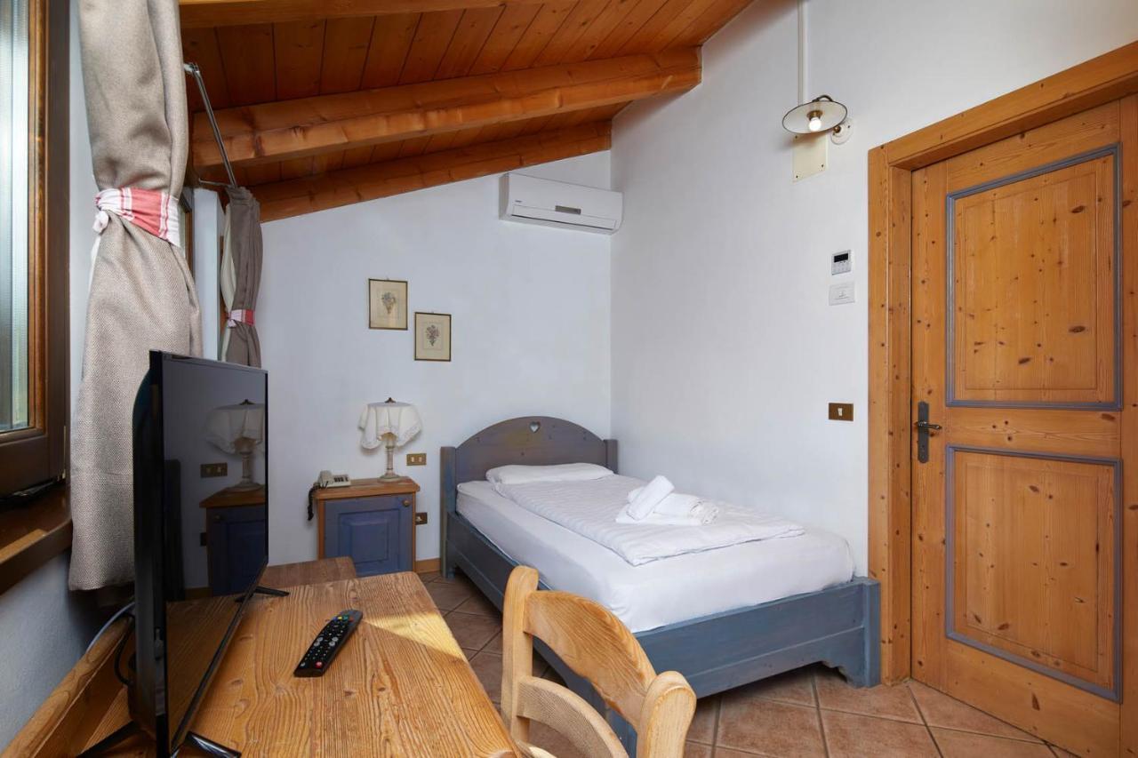 Garni San Giorgio Della Scala Rooms And Breakfast Trento Room photo